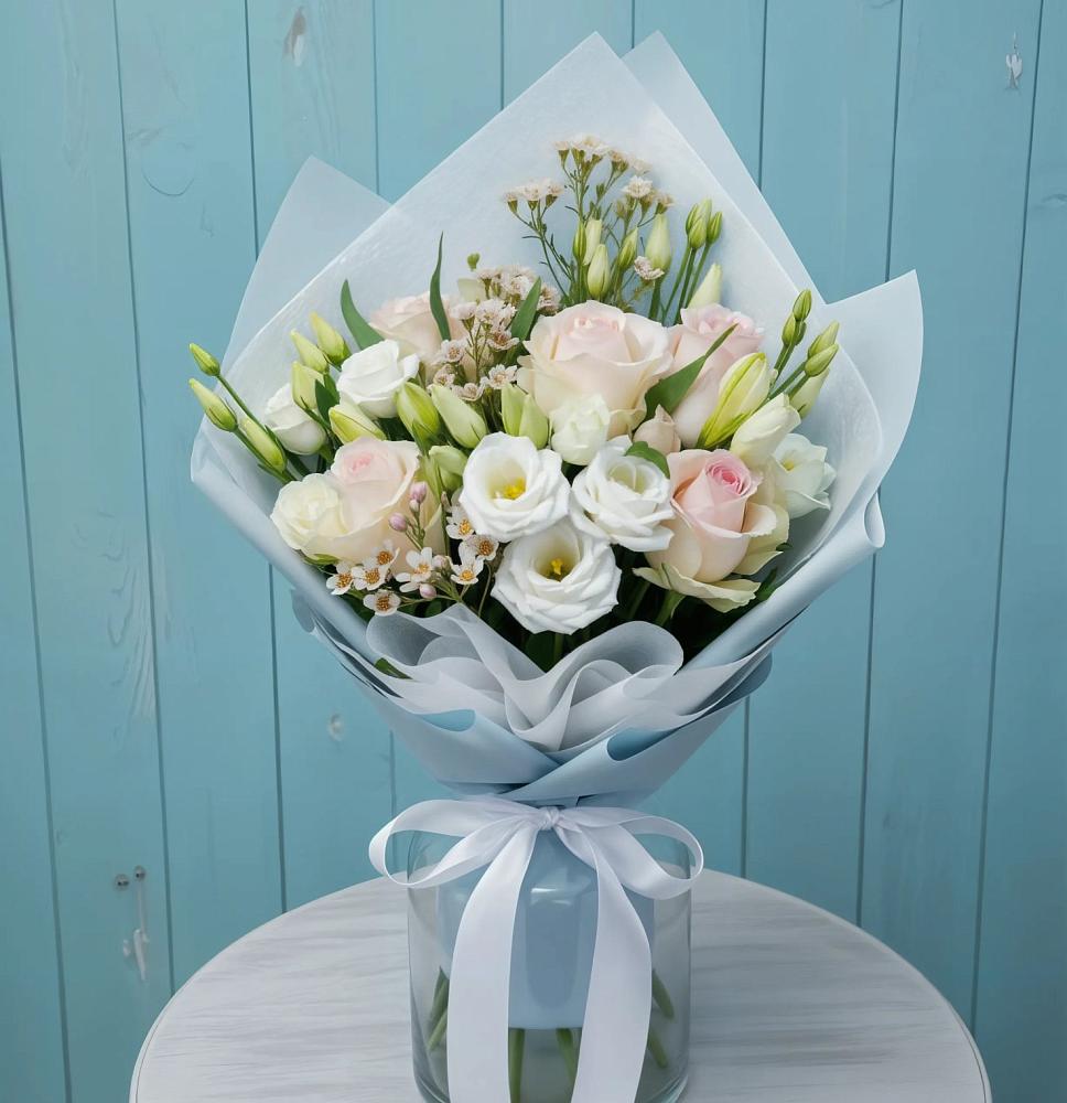 Букет цветов из: Розы и Лизиантусы в Бердюжье