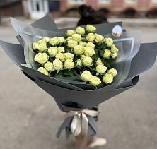 Букет Белые кустовые розы Солинеро в Бердюжье