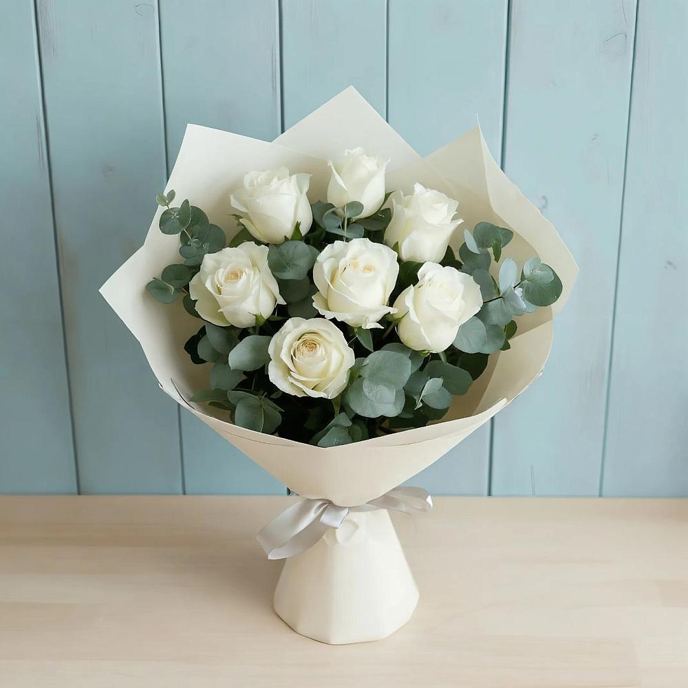 Букет Белые розы в Эвкалипте в Бердюжье