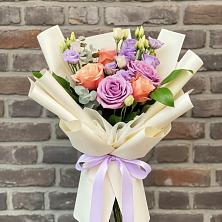 Букет цветов из:  Лизиантусы и Розы в Бердюжье