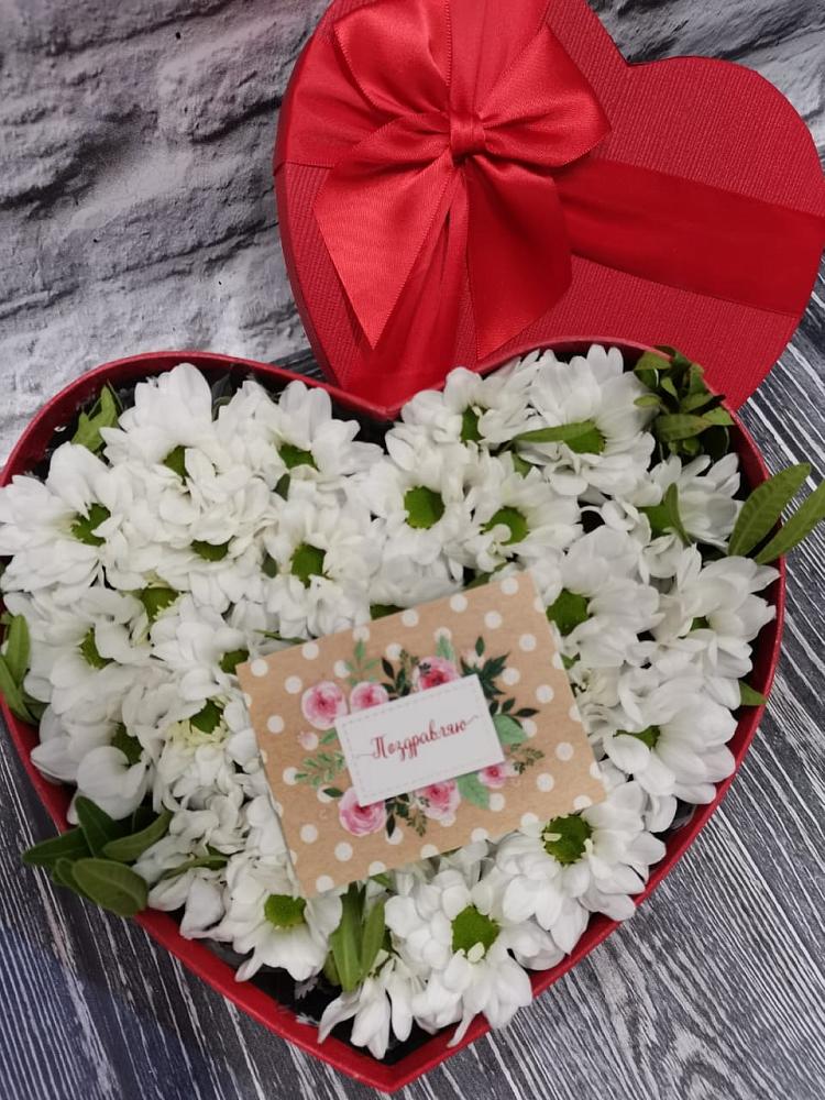 Цветочная композиция из Хризантемы в виде сердца в Бердюжье